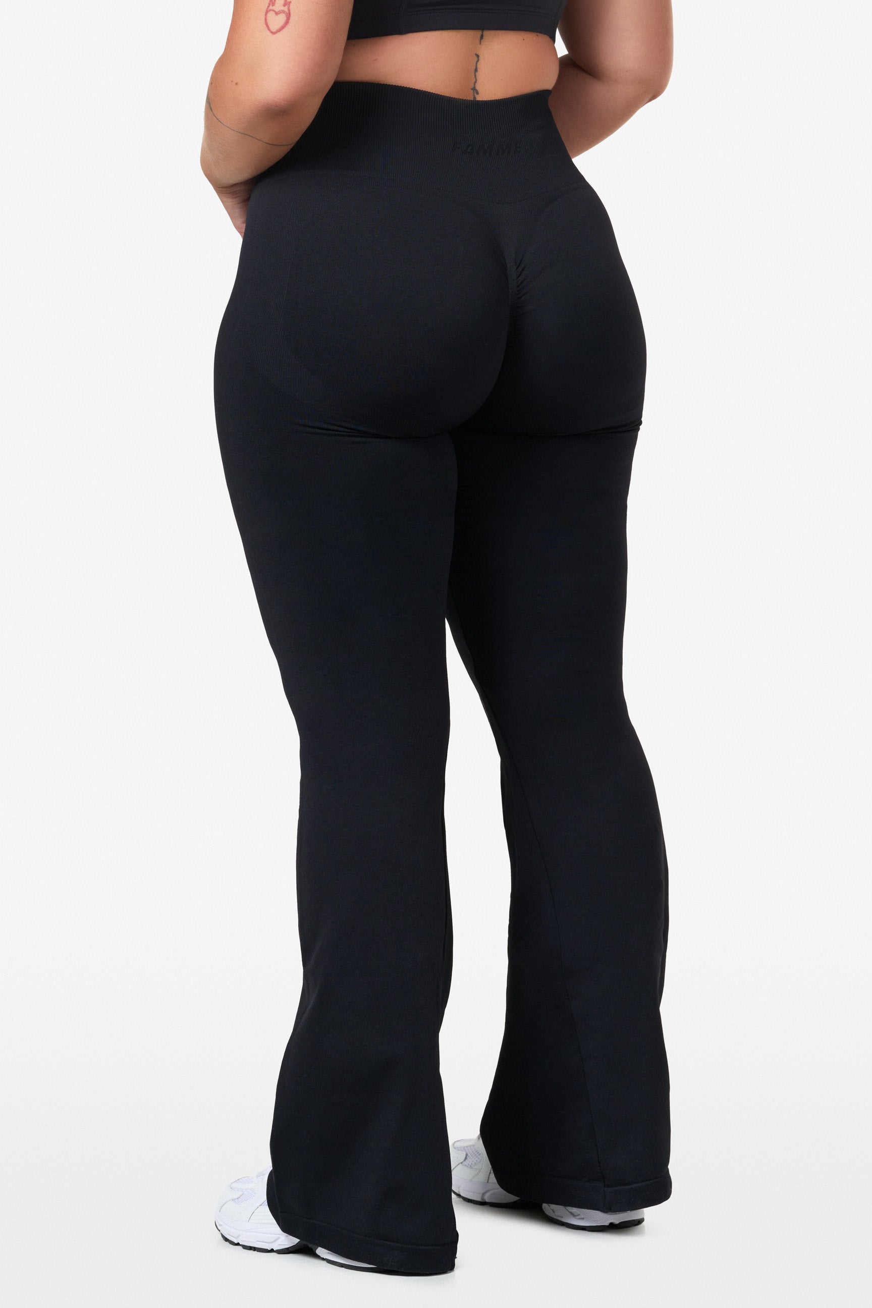 Black Scrunch Flared Leggings - for dame - Famme - Leggings